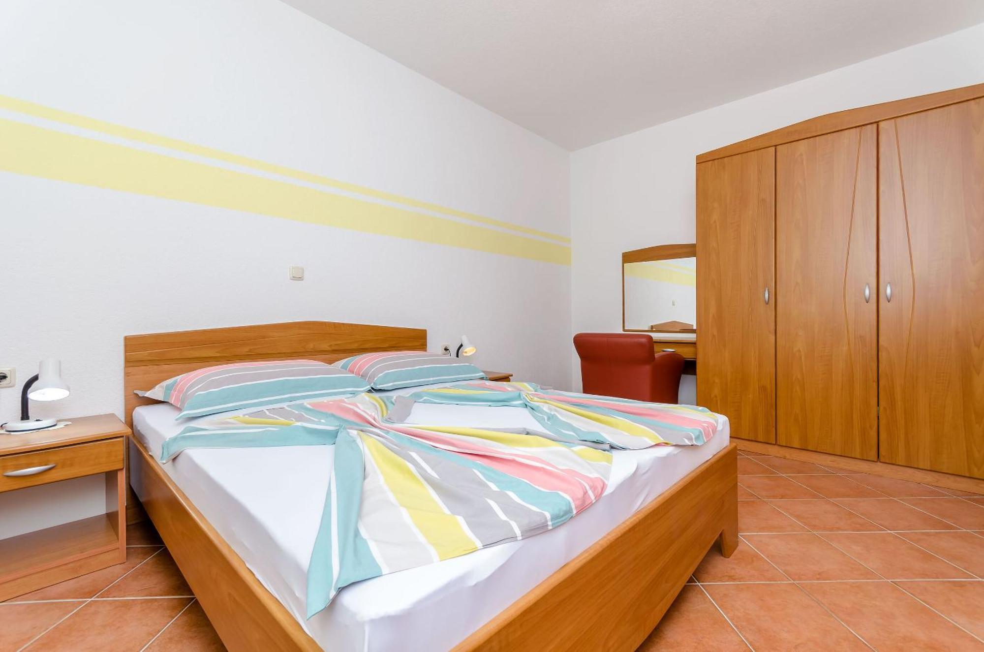 Apartments Palm Tree Трогир Екстериор снимка