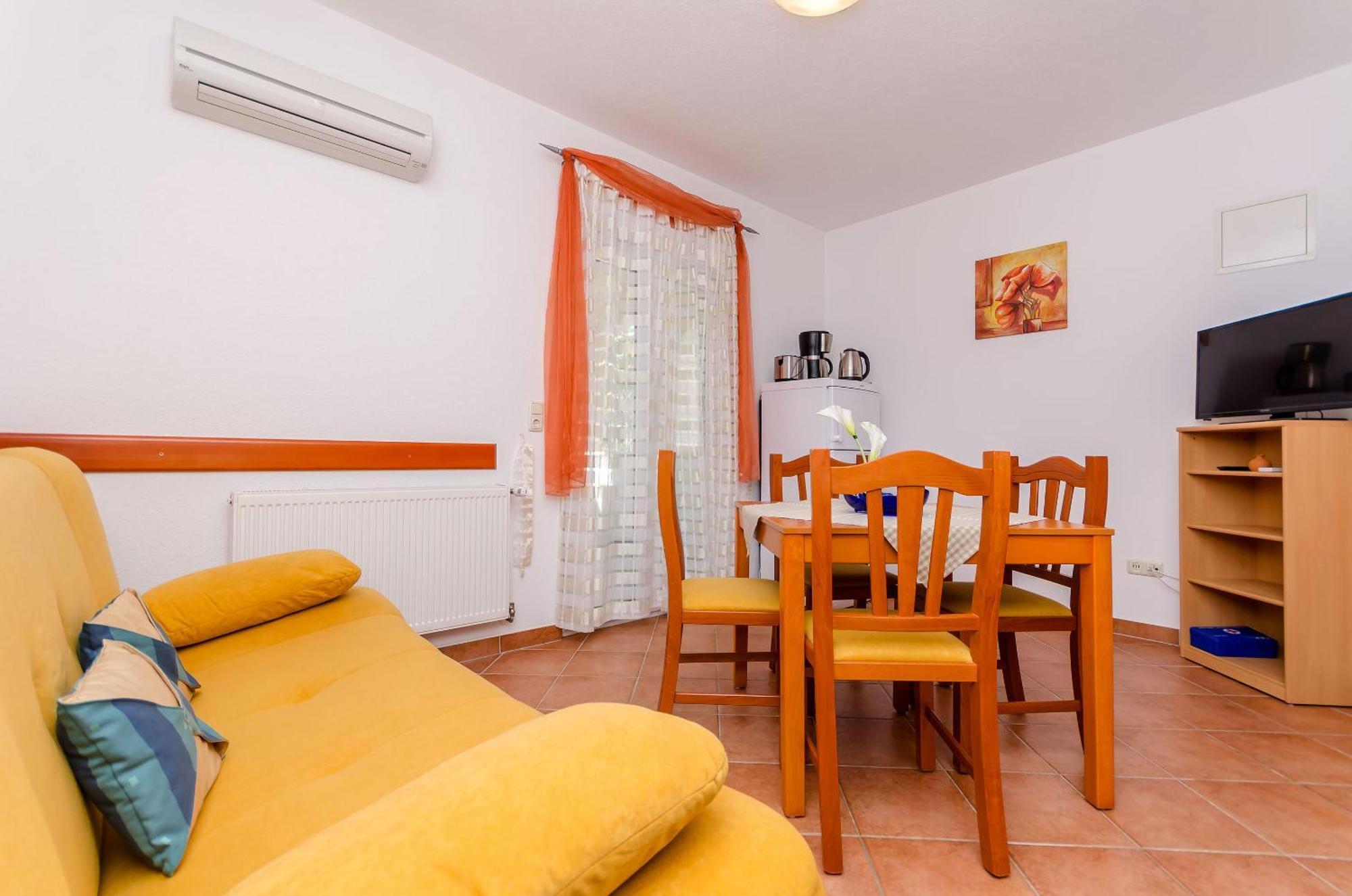 Apartments Palm Tree Трогир Екстериор снимка